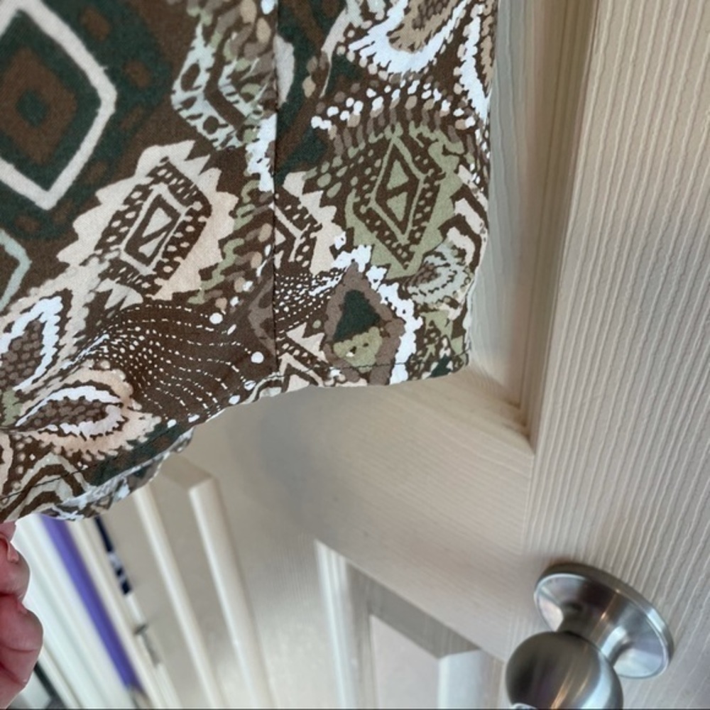 Geometric Patterned Cool Top - Picture 6 of 13